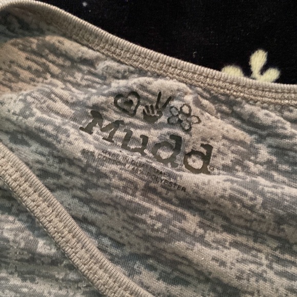 🥭 (4 for $15) Grey MUDD Top - Picture 6 of 6